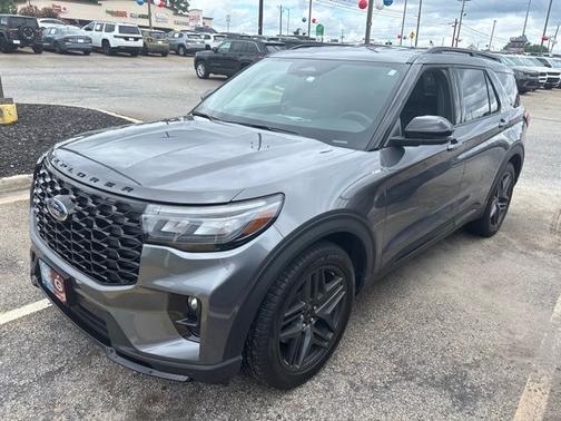 Gray Metallic 2025 Ford Explorer ST-Line