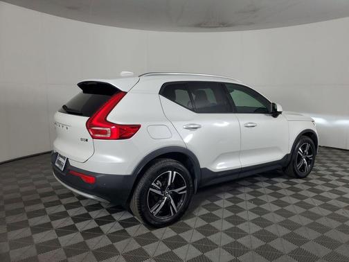 2023 Volvo XC40 B5 Core
