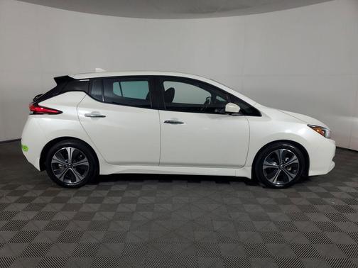 2022 Nissan Leaf SV