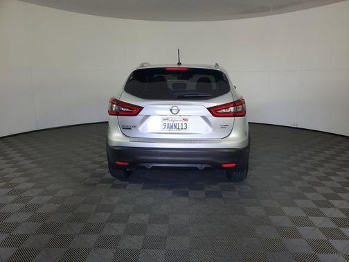 2022 Nissan Rogue Sport SV