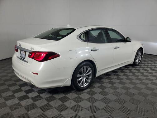 2019 INFINITI Q70 3.7 LUXE