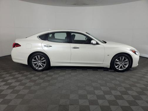 2019 INFINITI Q70 3.7 LUXE
