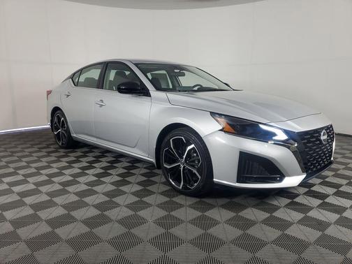 2025 Nissan Altima SR