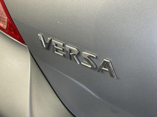 2012 Nissan Versa 1.8 S