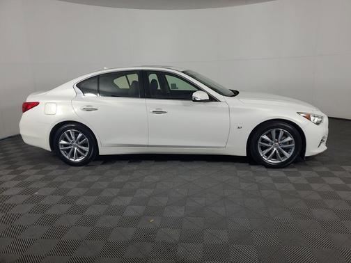 2015 INFINITI Q50 Base