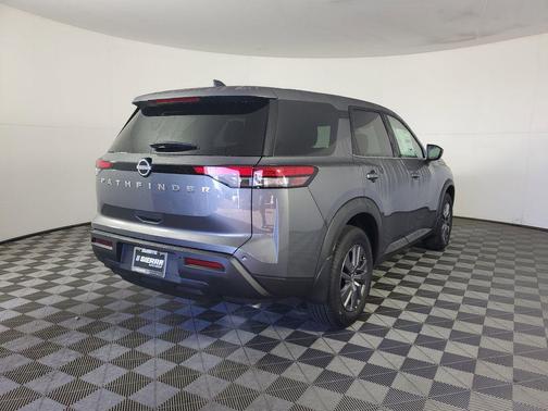 2025 Nissan Pathfinder S