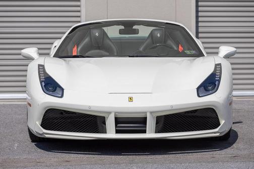 Bianco Avus 2017 Ferrari 488 Spider Base