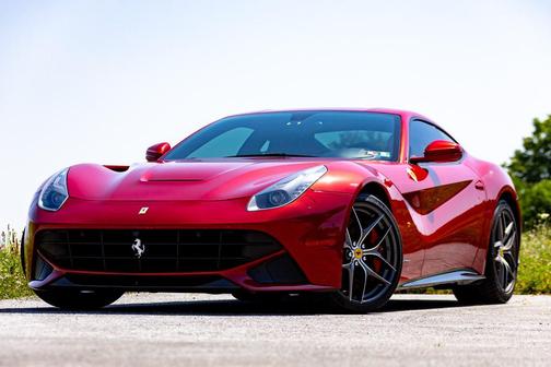Rosso Berlinetta 2015 Ferrari F12berlinetta