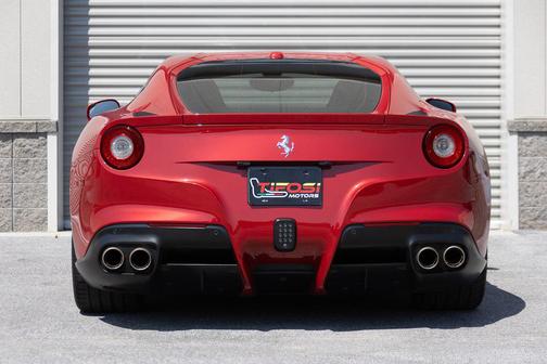 Rosso Berlinetta 2015 Ferrari F12berlinetta