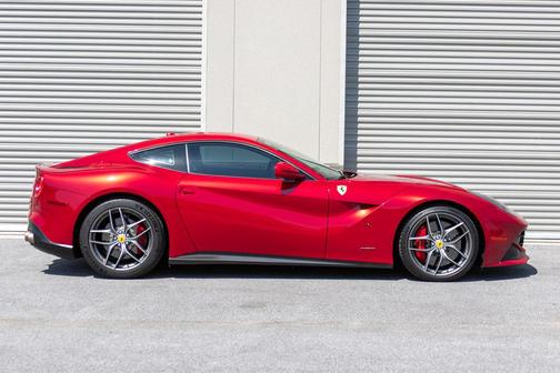 Rosso Berlinetta 2015 Ferrari F12berlinetta