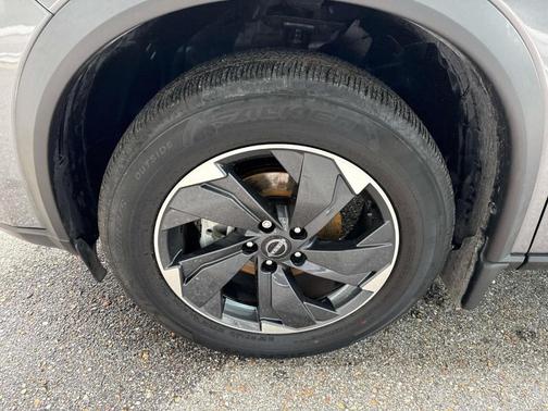 Gun Metallic 2025 Nissan Rogue SV
