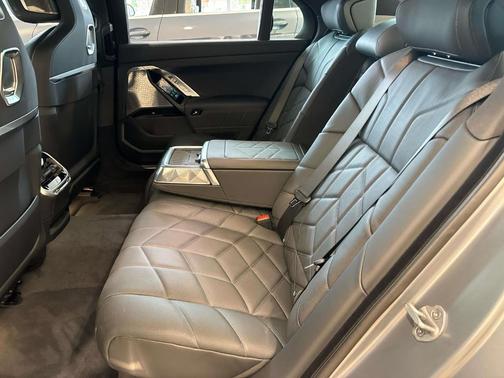 2025 BMW 760 760i xDrive