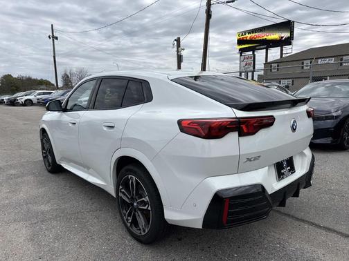 Alpine White 2026 BMW X2 xDrive28i