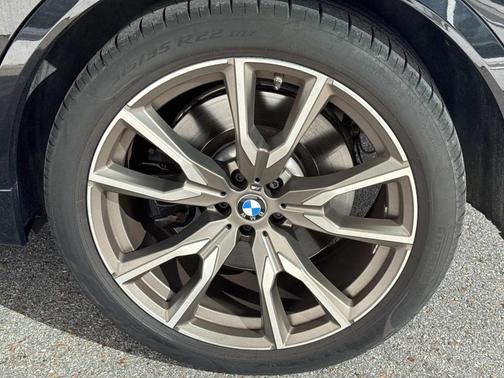 Black Sapphire Metallic 2021 BMW X7 M50i
