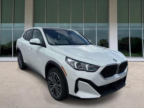 Alpine White 2026 BMW X2 xDrive28i