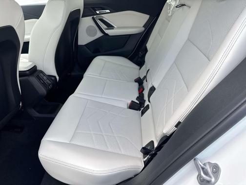 Alpine White 2026 BMW X2 xDrive28i