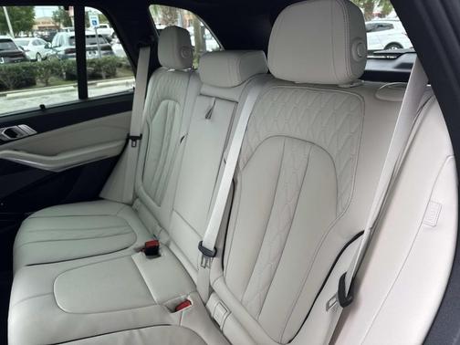 Manhattan Green Metallic 2026 BMW X5 sDrive40i