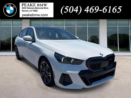 Alpine White 2026 BMW 530 i Sedan
