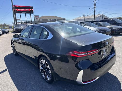 Black Sapphire Metallic 2026 BMW 530 i