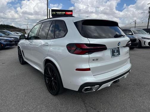 Mineral White Metallic 2026 BMW X5 xDrive40i