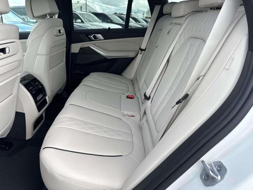 Mineral White Metallic 2026 BMW X5 xDrive40i