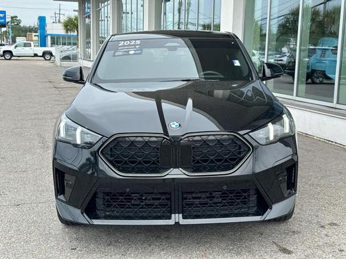 Black Sapphire Metallic 2025 BMW X2 xDrive28i