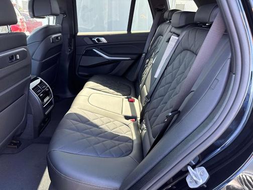 Black Sapphire Metallic 2026 BMW X5 PHEV xDrive50e