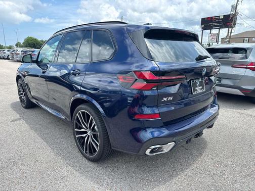Tanzanite Blue II Metallic 2026 BMW X5 sDrive40i