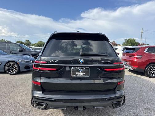 Black Sapphire Metallic 2027 BMW X7 xDrive40i