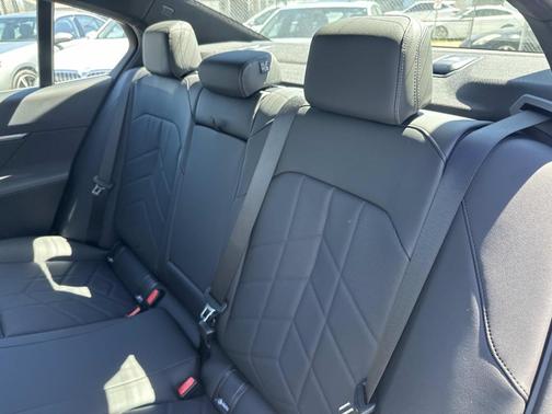 Alpine White 2026 BMW 530 i