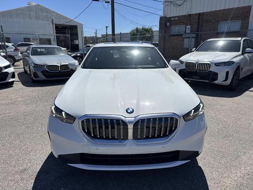 Alpine White 2026 BMW 530 i