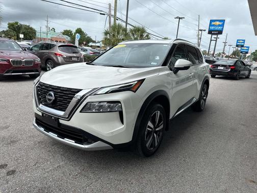 White 2023 Nissan Rogue Platinum