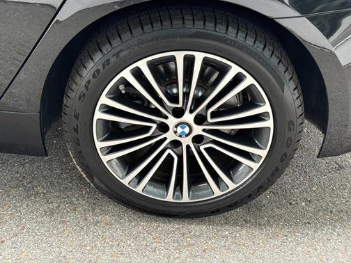 Black 2019 BMW 530 i