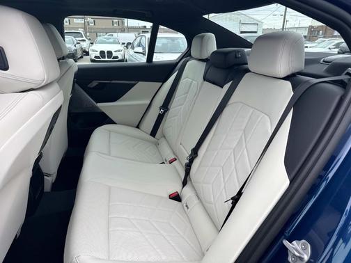 2025 BMW 530 i