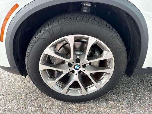 Alpine White 2023 BMW X5 sDrive40i