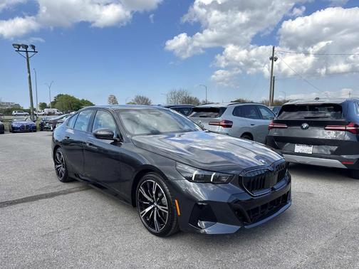 Dark Graphite Metallic 2026 BMW 530 i