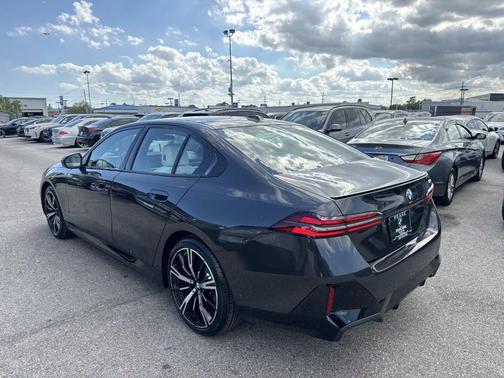 Dark Graphite Metallic 2026 BMW 530 i