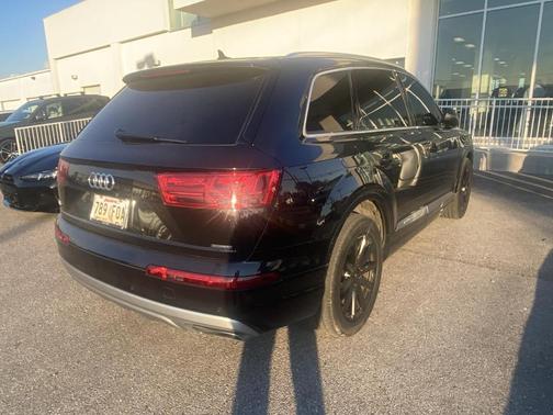 2019 Audi Q7 45 SE Premium Plus