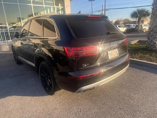 2019 Audi Q7 45 SE Premium Plus