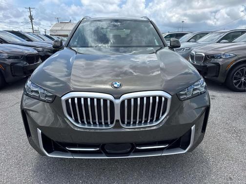 Manhattan Green Metallic 2026 BMW X5 xDrive40i