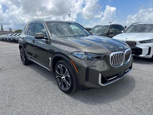 Manhattan Green Metallic 2026 BMW X5 xDrive40i
