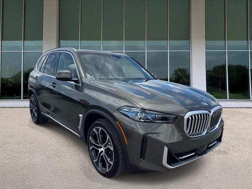 Manhattan Green Metallic 2026 BMW X5 xDrive40i