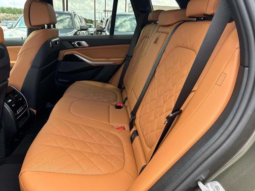 Manhattan Green Metallic 2026 BMW X5 xDrive40i