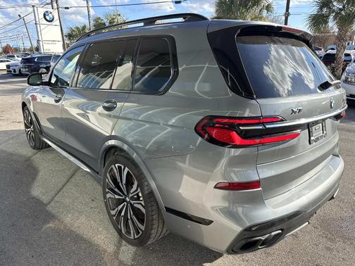 2023 BMW X7 M60i