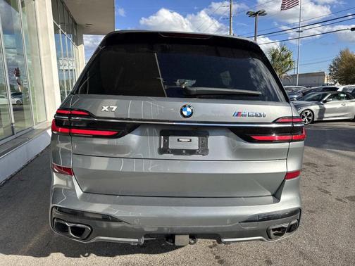 2023 BMW X7 M60i