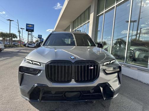 2023 BMW X7 M60i