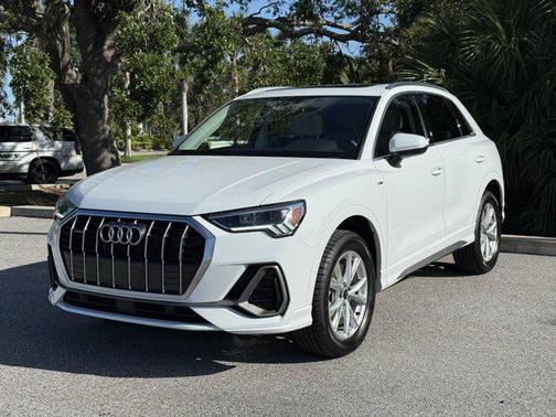 2025 Audi Q3 Premium 45 TFSI S line quattro Tiptronic