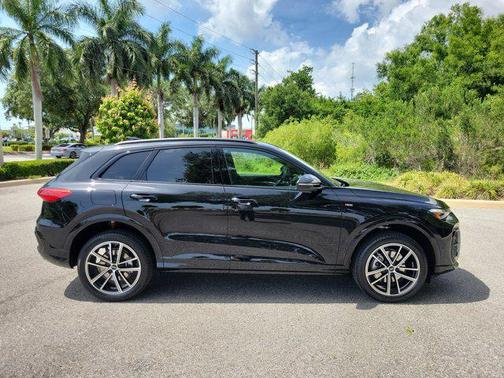Mythos Black Metallic 2026 Audi Q5 Premium Plus TFSI quattro S tronic
