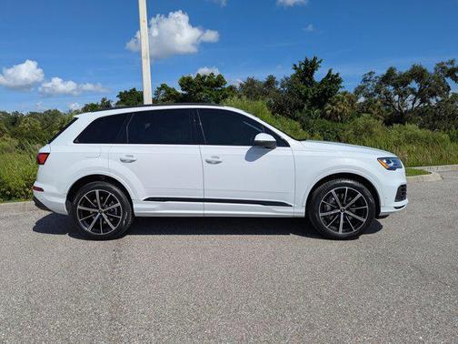 2022 Audi Q7 55 Premium Plus
