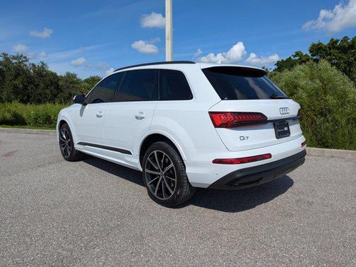 2022 Audi Q7 55 Premium Plus